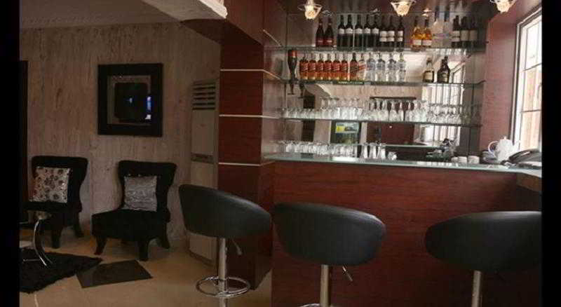 Charlies Place And Suites Lagos Dış mekan fotoğraf